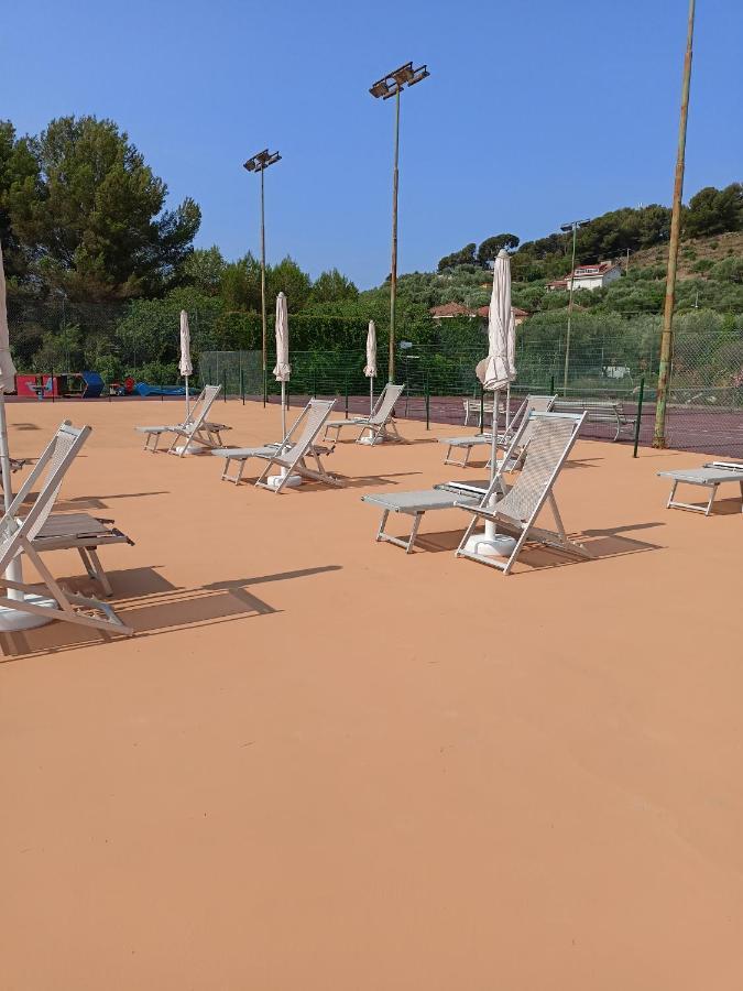 Il Borgo Della Rovere San Bartolomeo Al Mare Exterior foto