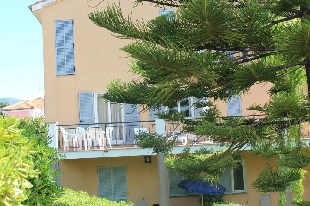 Il Borgo Della Rovere San Bartolomeo Al Mare Exterior foto